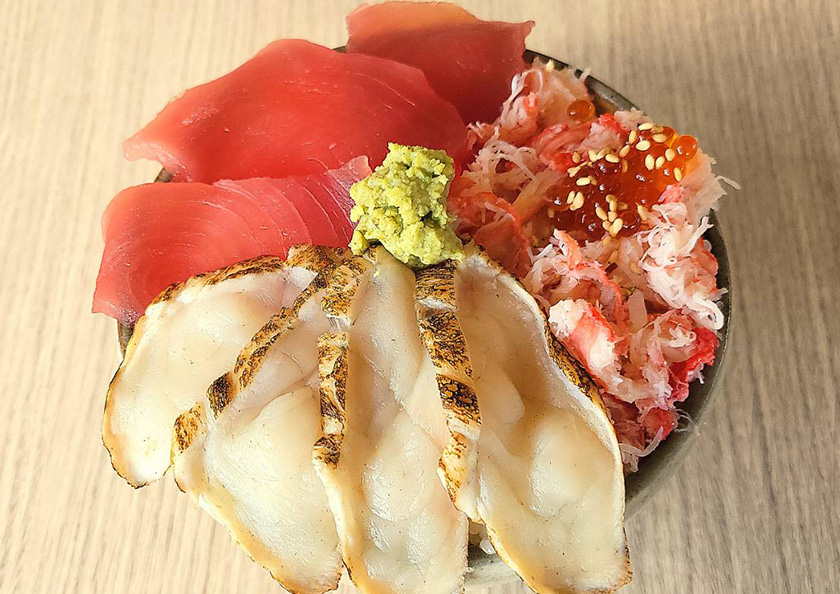 ◆ふぐかに鮪丼
